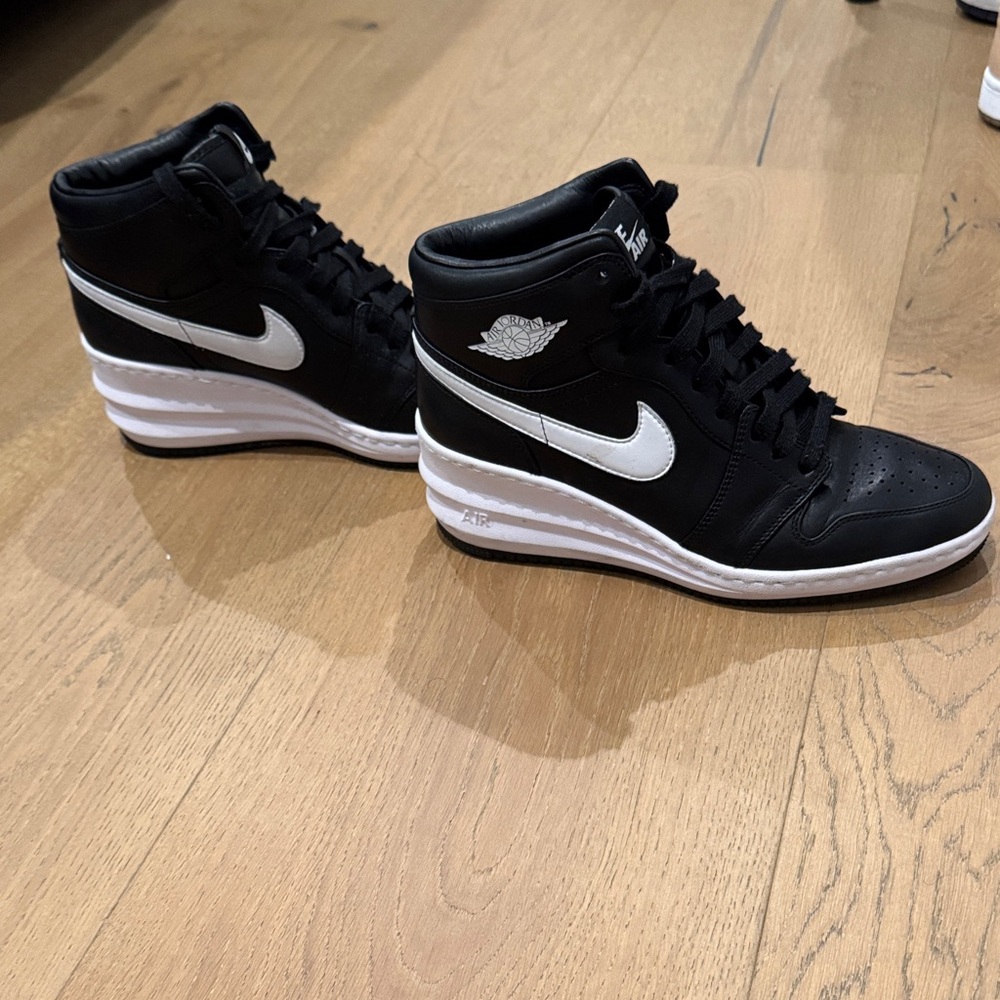 Air Jordan 1 Retro Hi-Lunar